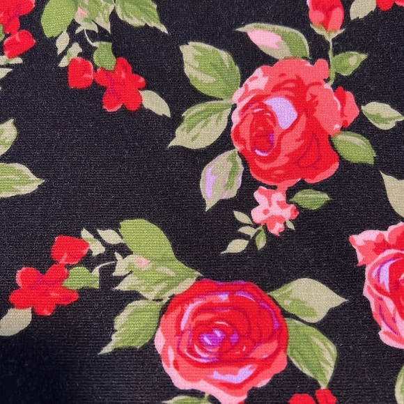 Azules Women’s Black and Red Floral Skirt - Picture 2 of 3